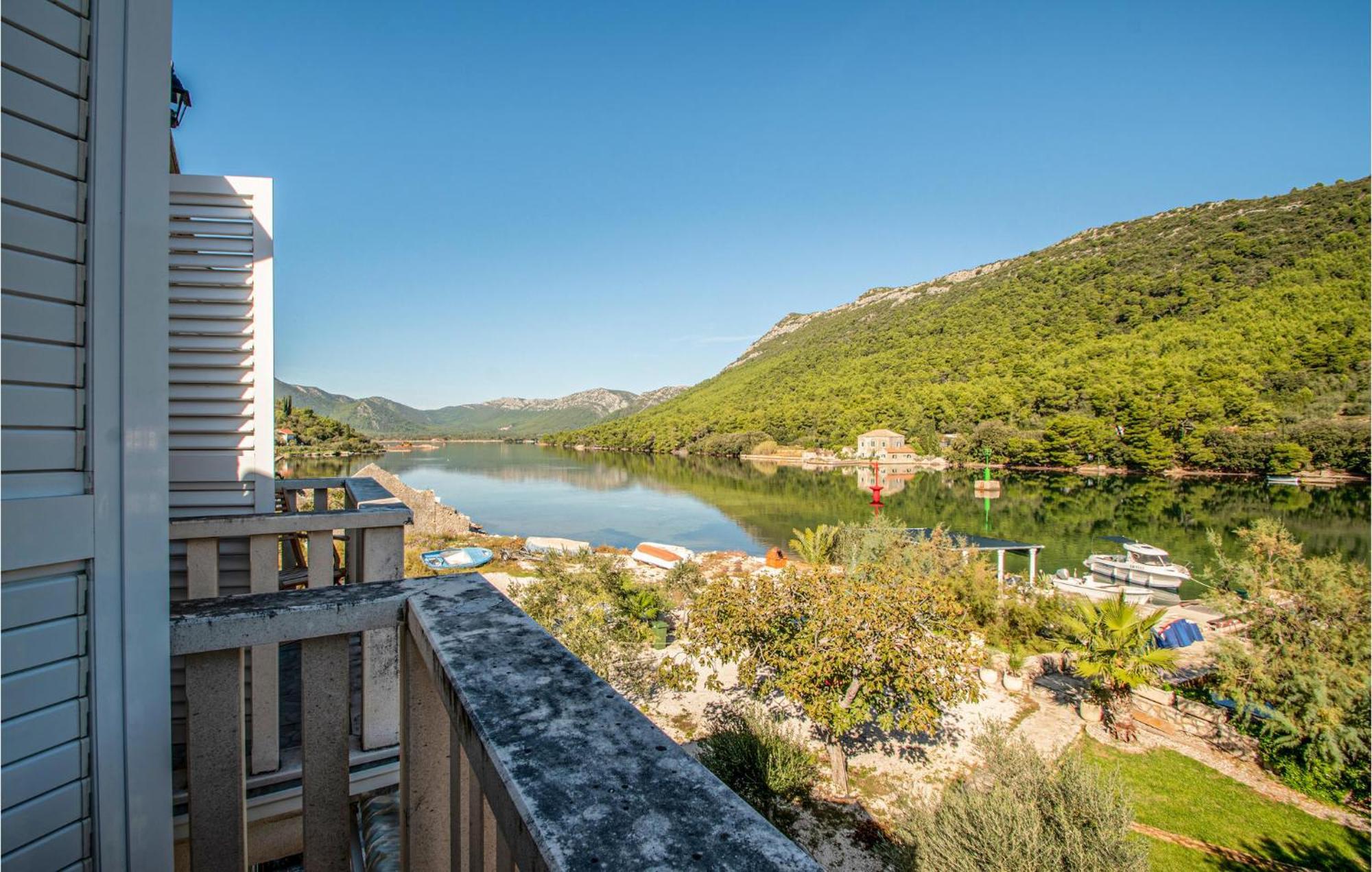 2 Bedroom Beautiful Apartment In Ston Esterno foto