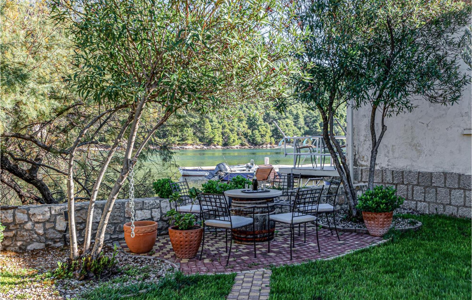 2 Bedroom Beautiful Apartment In Ston Esterno foto