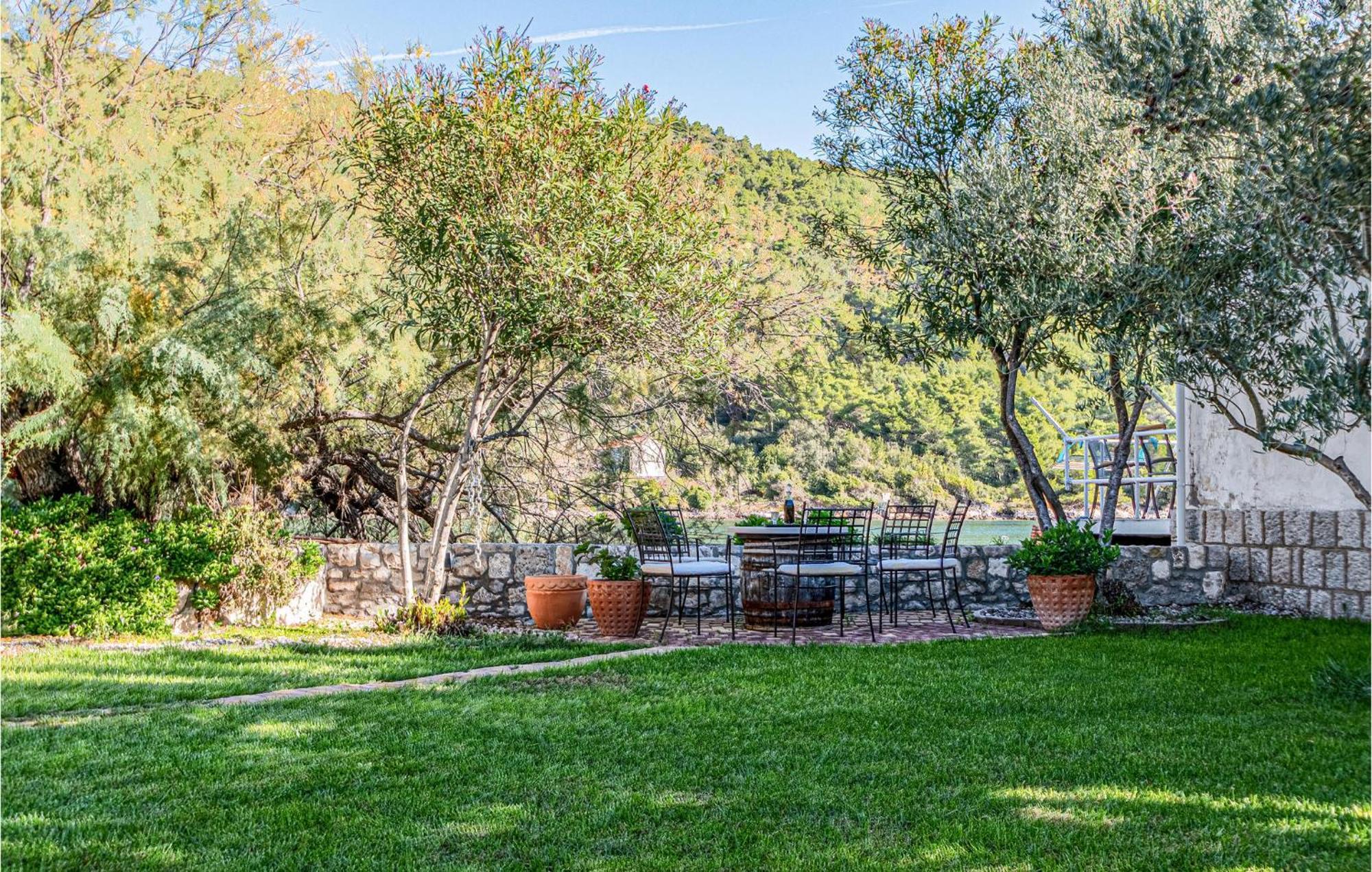 2 Bedroom Beautiful Apartment In Ston Esterno foto
